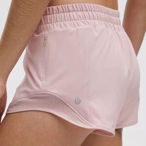 Lulu lemon 2.5 inch hotty hot short